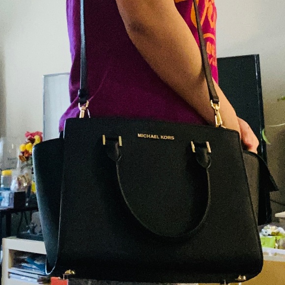 selling mk bag - Picture 7 of 7